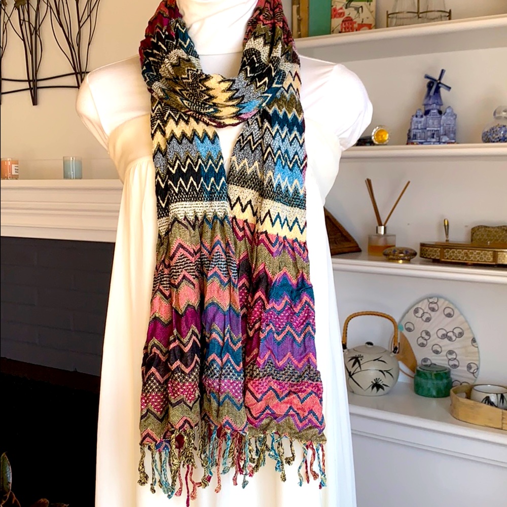 Multicolored zigzag pattern long scarf